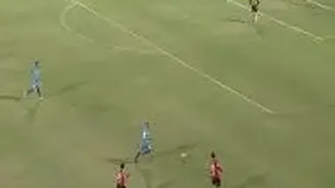 王岚嵚获弗格传球，外线三分命中