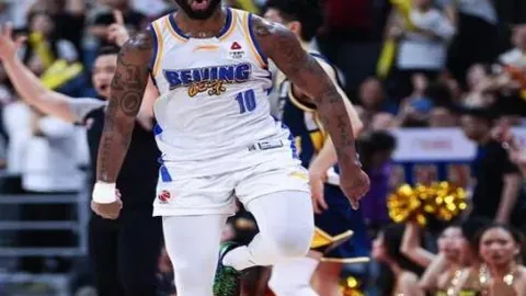 “隆多因非法持有枪支及毒品被捕，承认罪行被判短期监禁”